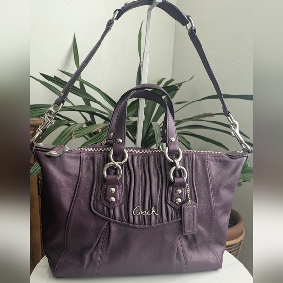 Vintage Coach Ruched Purple Leather Shoulder Bag. - Picture 3 of 16